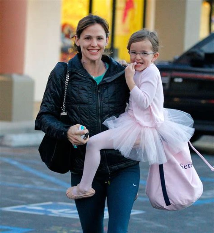 Jennifer Garner Talks To Seraphina