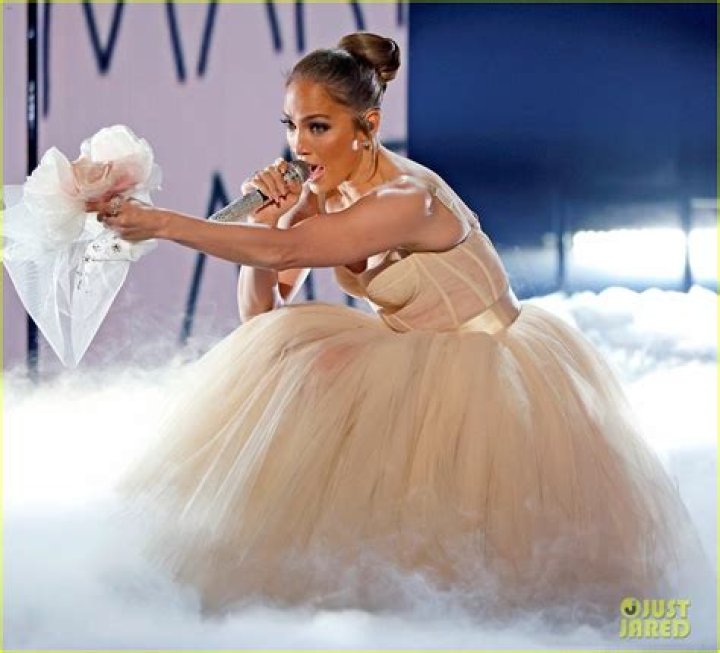 jennifer lopez amas 2021