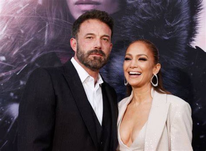 Jennifer Lopez & Ben Affleck Explore Paris