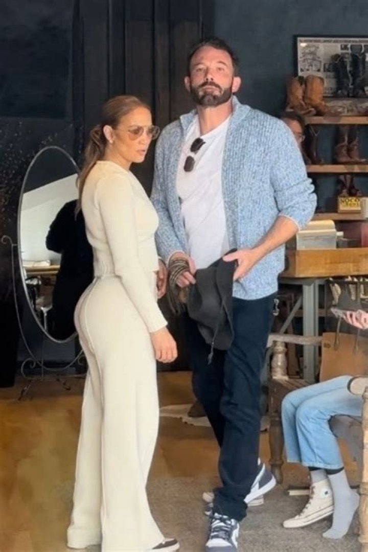 Jennifer Lopez & Ben Affleck Shopping In Paris