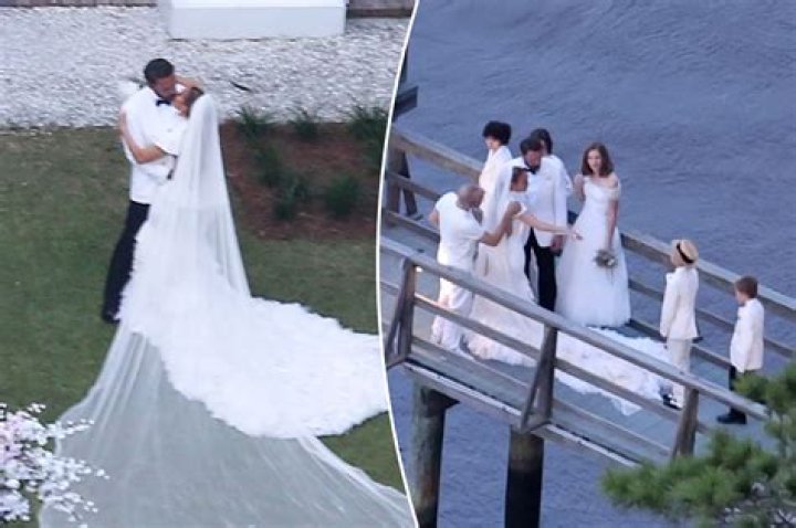 Jennifer Lopez Debuts A Wedding Band