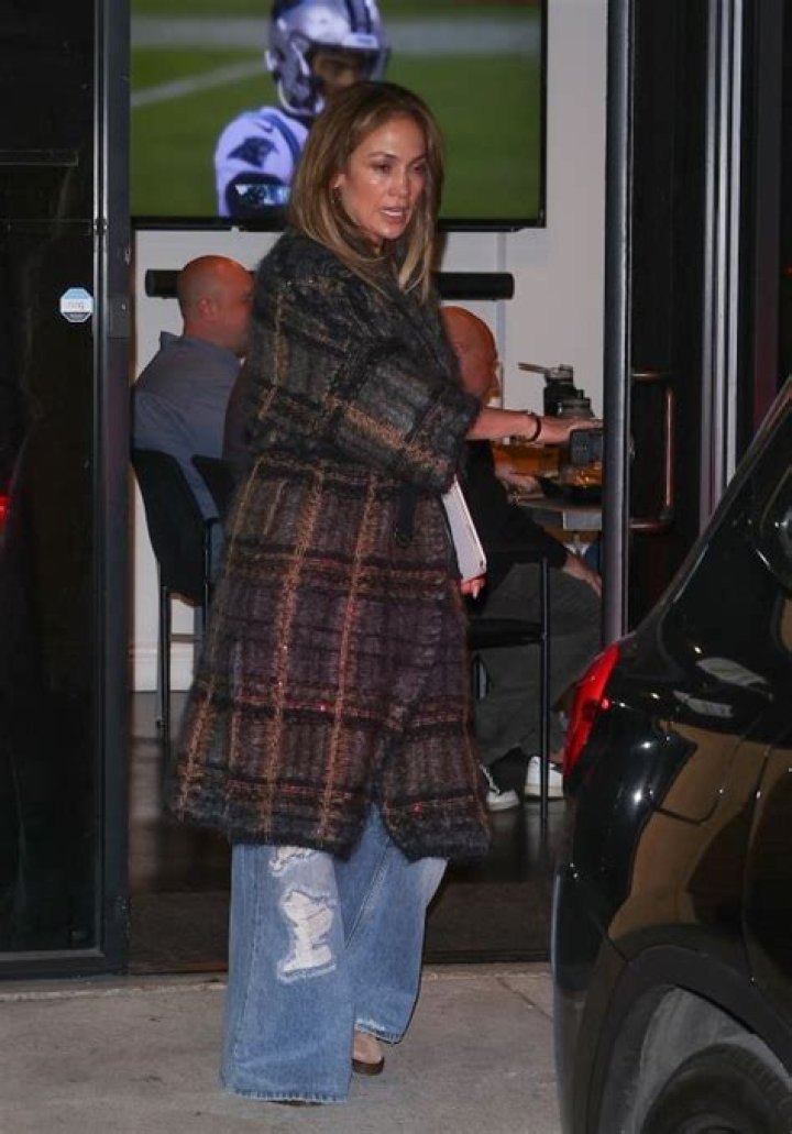 Jennifer Lopez Leaves Jennifer Klein's Day Of Indulgence With Daughter Emme In Brentwood Pictured: Jennifer Lopez,Emme Maribel Muniz Ref: SPL5246139 150821 NON-EXCLUSIVE Picture by: SplashNews.com Splash News and Pictures USA: +1 310-525-5808 London: +44 (0)20 8126 1009 Berlin: +49 175 3764 166 World Rights