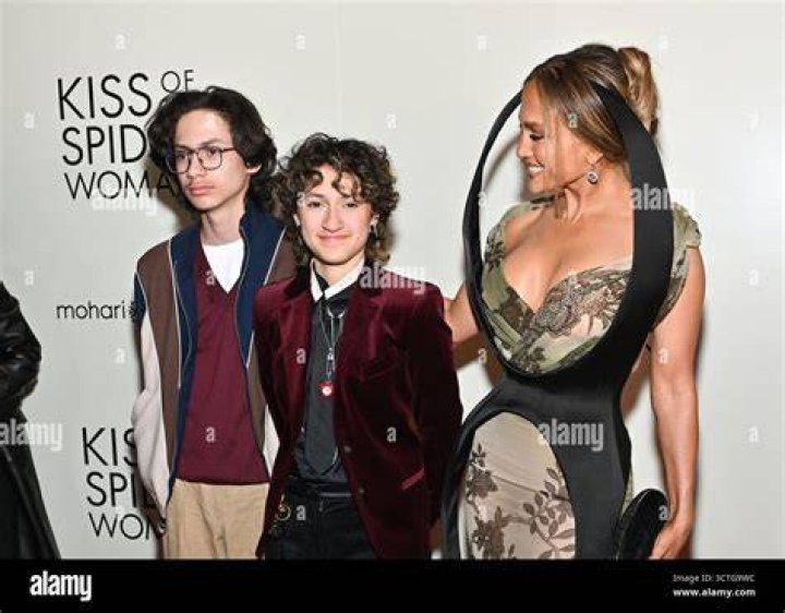 jennifer lopez, max muniz, emme muniz
