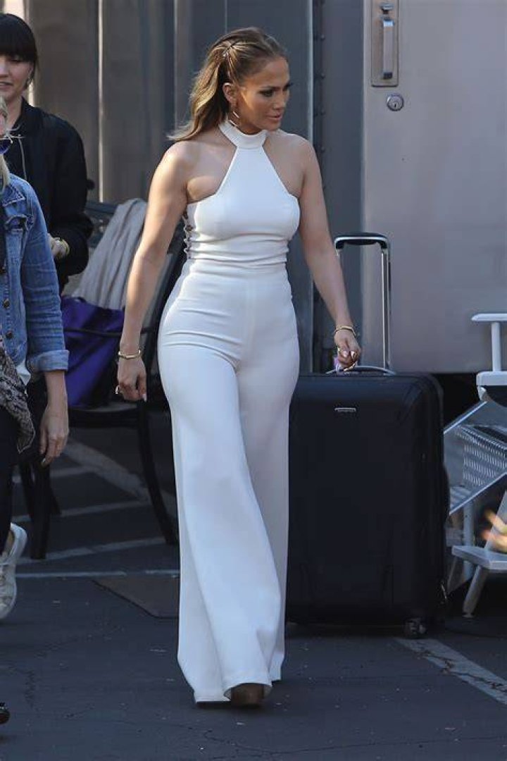Jennifer Lopez on the set of Hustlers in New York Pictured: Jennifer Lopez Ref: SPL5075430 270319 NON-EXCLUSIVE Picture by: ENT / SplashNews.com Splash News and Pictures Los Angeles: 310-821-2666 New York: 212-619-2666 London: 0207 644 7656 Milan: 02 4399 8577 