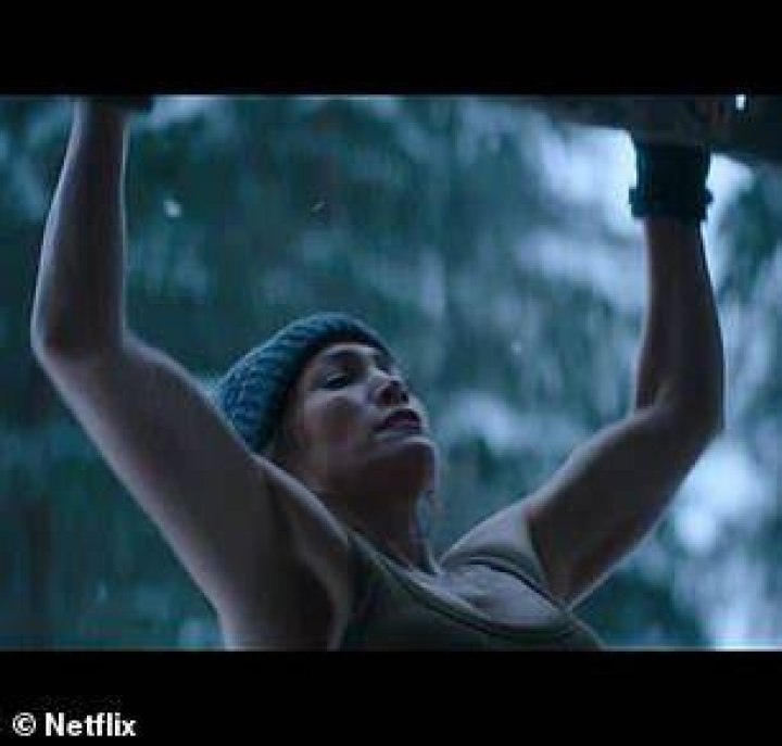 jennifer lopez pull ups boat