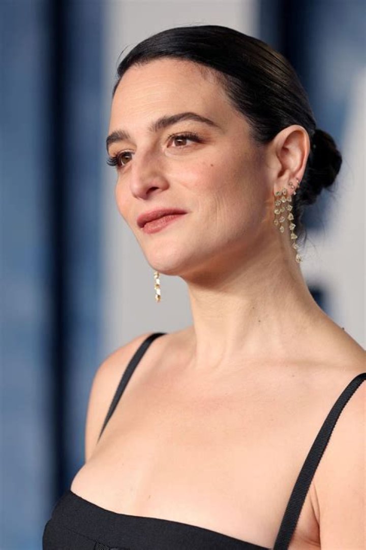 Jenny Slate at the 2023 Golden Globe Awards