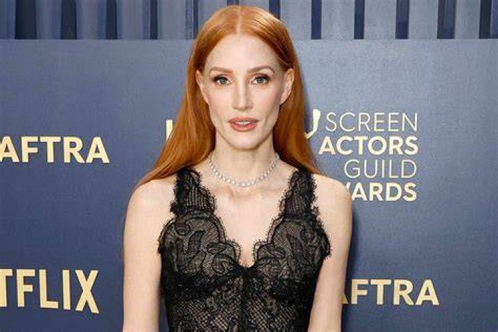 Jessica Chastain wears a dark green pant suit outside The View in New York City. Pictured: Jessica Chastain Ref: SPL5519518 030223 NON-EXCLUSIVE Picture by: Christopher Peterson / SplashNews.com Splash News and Pictures USA: +1 310-525-5808 London: +44 (0)20 8126 1009 Berlin: +49 175 3764 166 World Rights