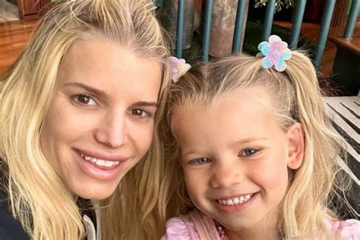 Jessica Simpson & Daughter Birdie
