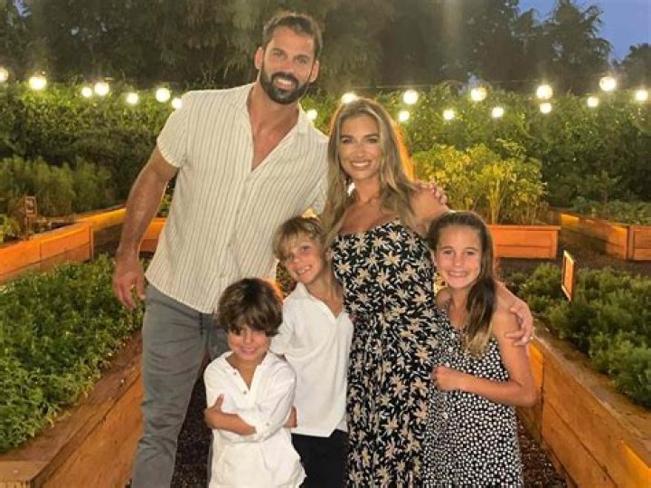 jessie james decker pregnant