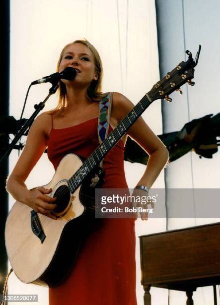 Jewel At The 1997 American Music Awards
