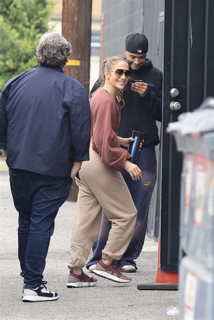 JLO arriving Dance studio in Los Angeles. Pictured: Jennifer Lopez Ref: SPL5316119 030622 NON-EXCLUSIVE Picture by: MESSIGOAL / SplashNews.com Splash News and Pictures USA: +1 310-525-5808 London: +44 (0)20 8126 1009 Berlin: +49 175 3764 166 World Rights