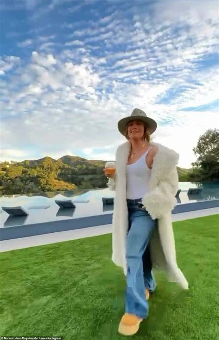 jlo-pool
