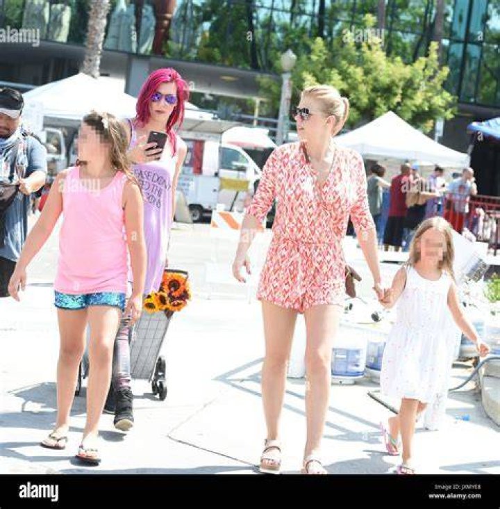 Jodie, Zoie and Beatrix Take the Farmer&rsquo;s Market