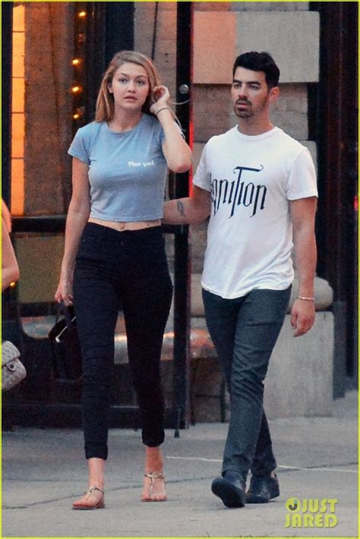 Joe Jonas & Gigi Hadid, Taylor Swift