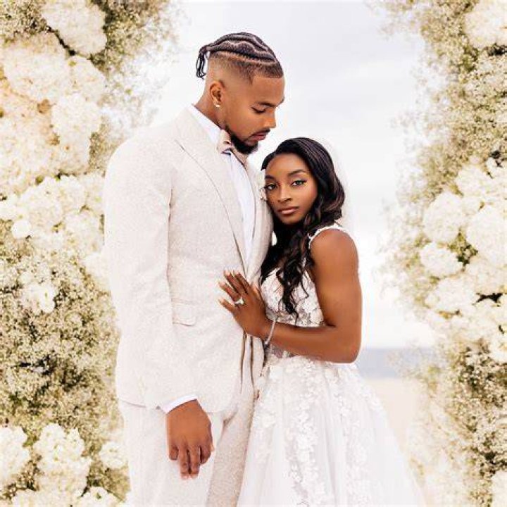 Jonathan Owens and Simone Biles