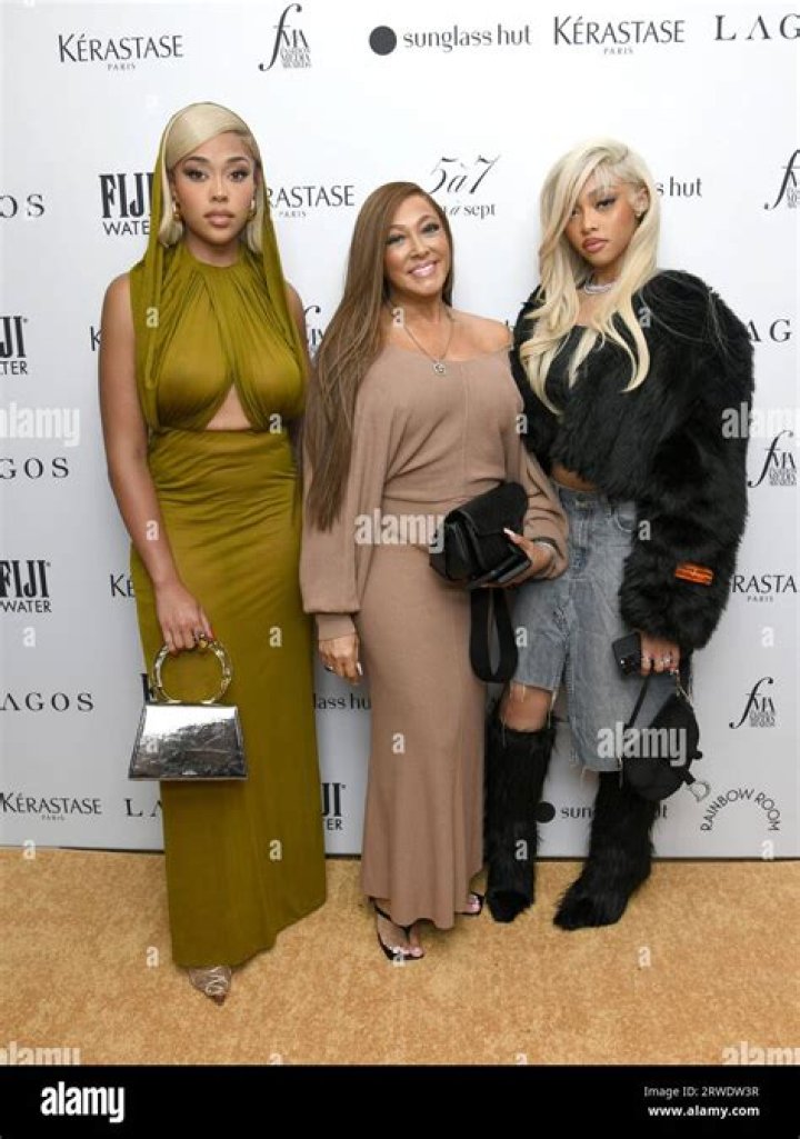 Jordyn Woods, Elizabeth Woods