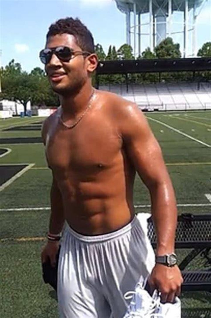 Josh-Freeman-abs&ndash;twitter