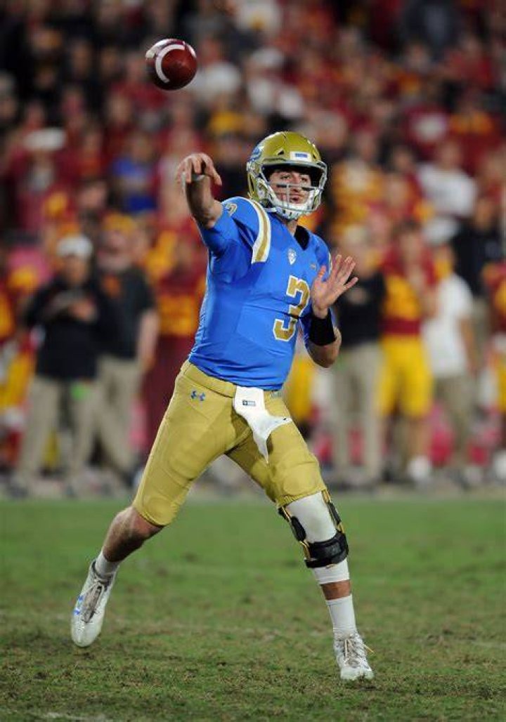 Josh Rosen: 5 Things About The UCLA Quarterback Going Pro By Entering The NFL Draft