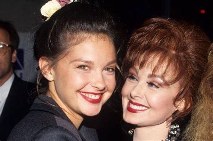JUDD Naomi Judd, left, and daughter Wynonna perform their farewell concert Wednesday night in Murfreesboro, Tenn. Naomi is leaving the successful country duo due to chronic hepatitis THE JUDDS, MURFREESBORO, USA