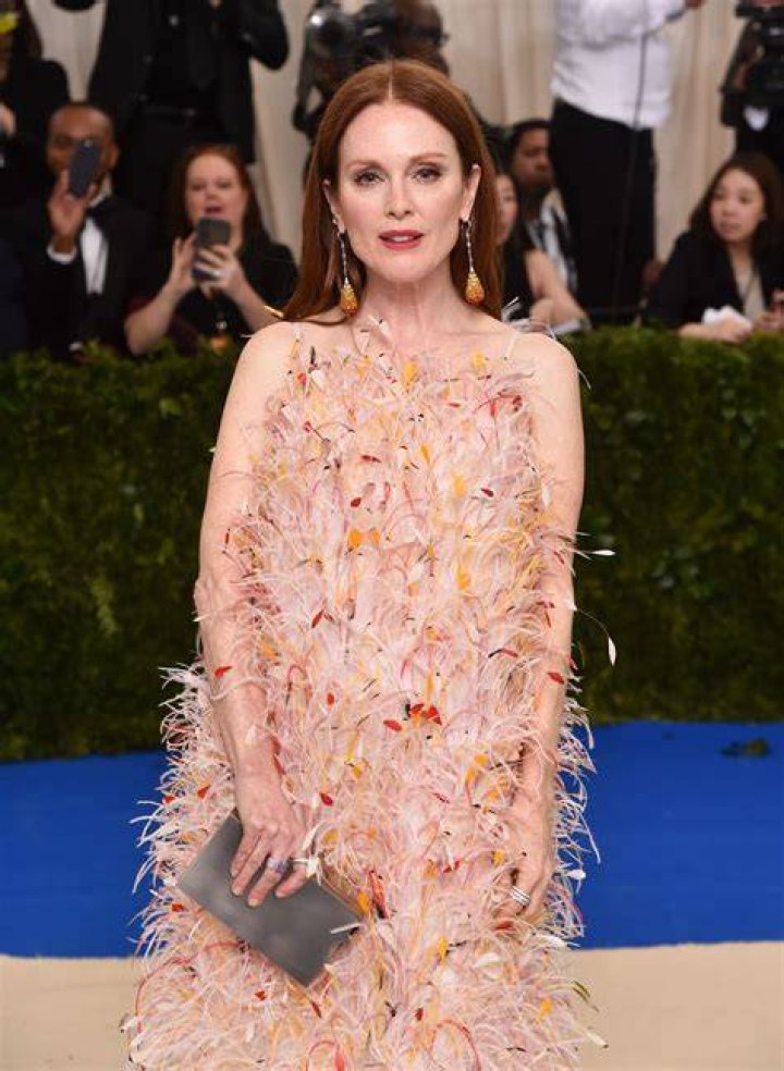 Julianne-Moore-met-gala-2017-beauty