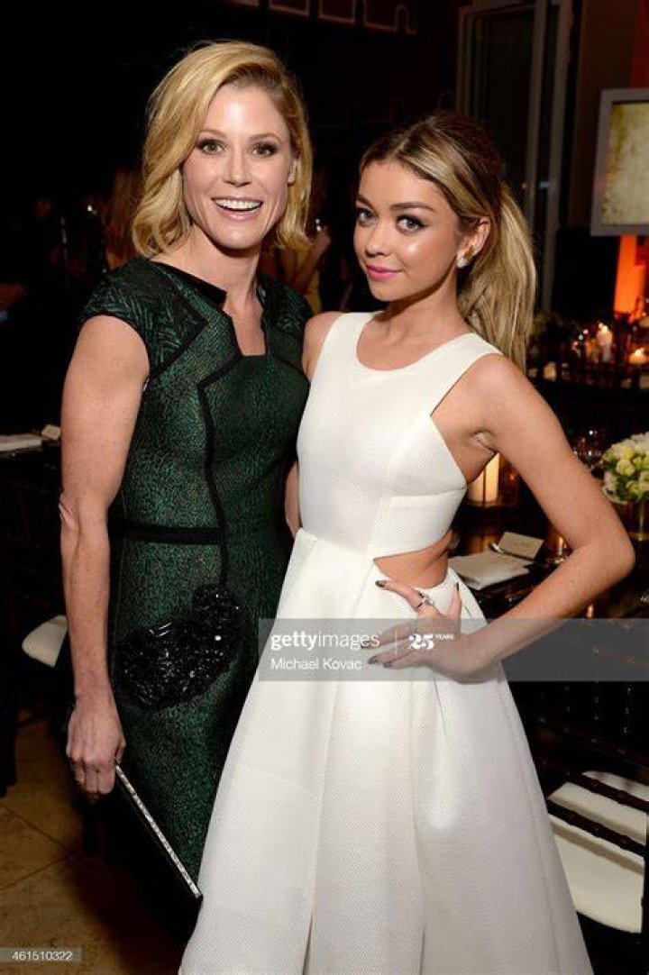 Julie Bowen & Sarah Hyland at the 2011 American Music Awards Show