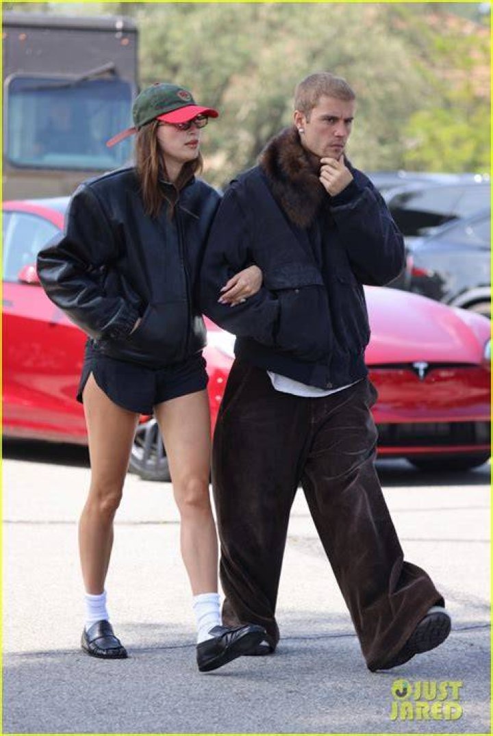 Justin And Hailey Have Lunch With Church Friends