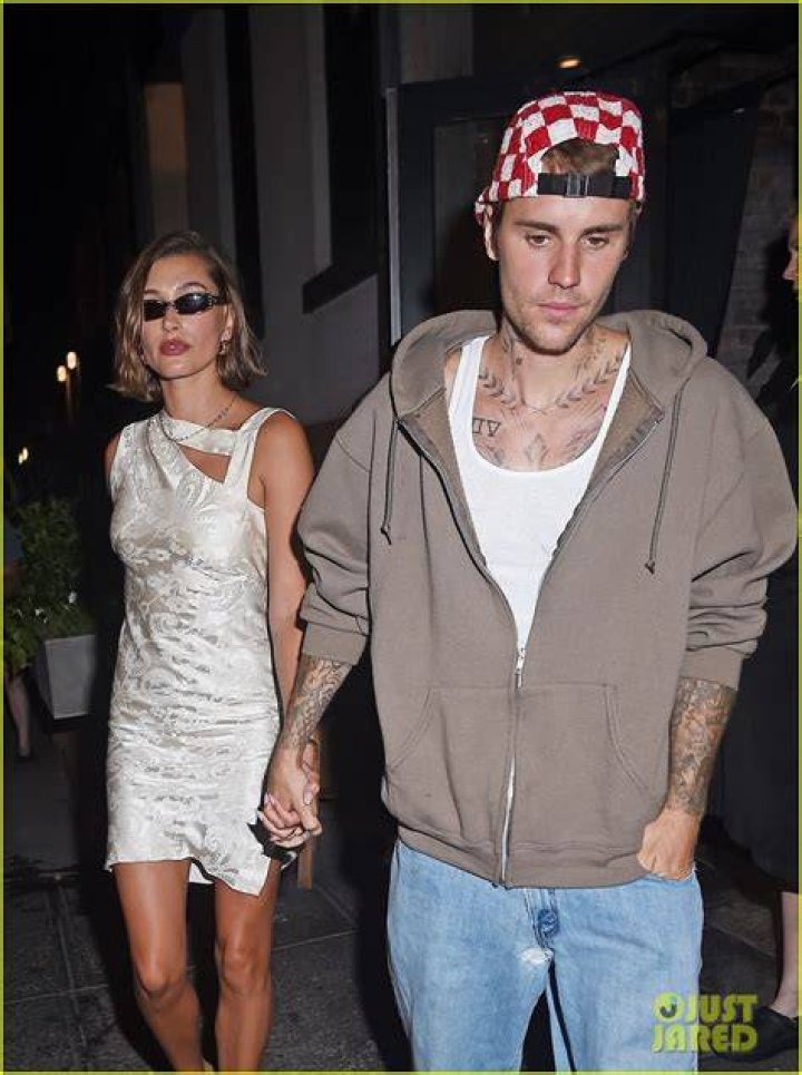 Justin And Hailey Hold Hands In NYC