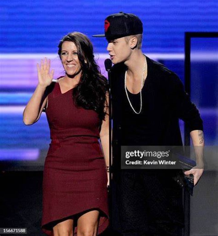 060811_justin_bieber_pattie_malette_115648219