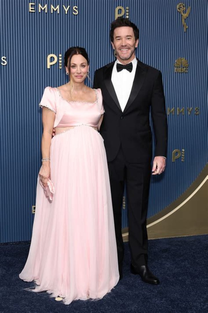 kaley cuoco, tom pelphrey