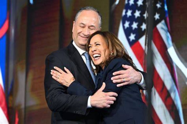 Kamala Harris and Doug Emhoff posing