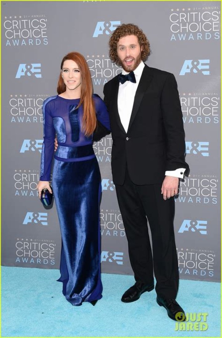 kate-gorney-tj-miller-critics-choice-2016