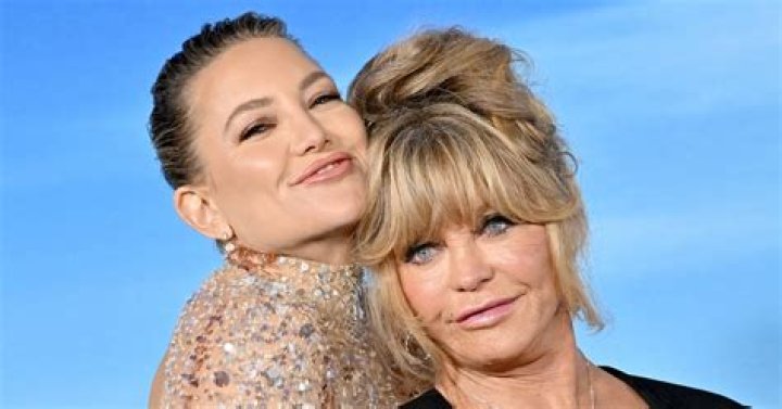 Kate Hudson Hugs Her Mom Goldie Hawn