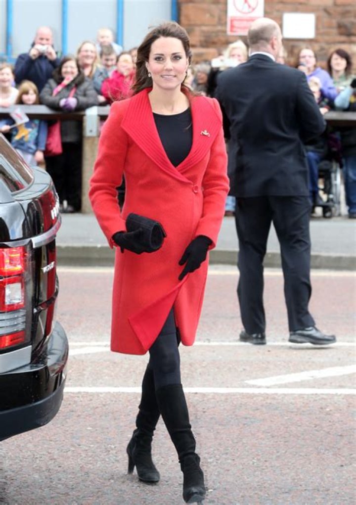kate-middleton-coat-bump-april-21