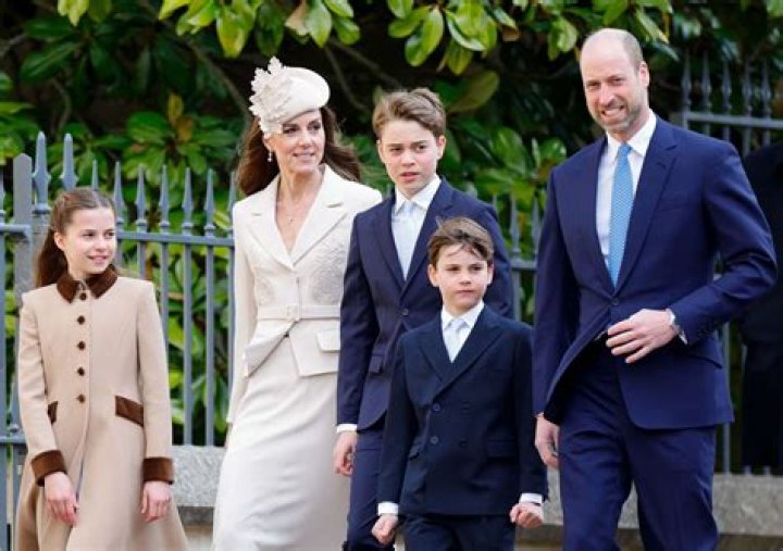 Kate Middleton holds Prince George&rsquo;s hand