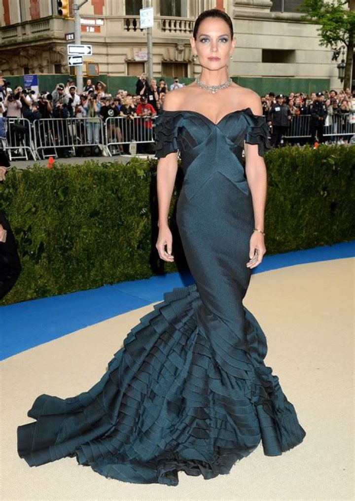 Katie-Holmes-met-gala-2017-beauty