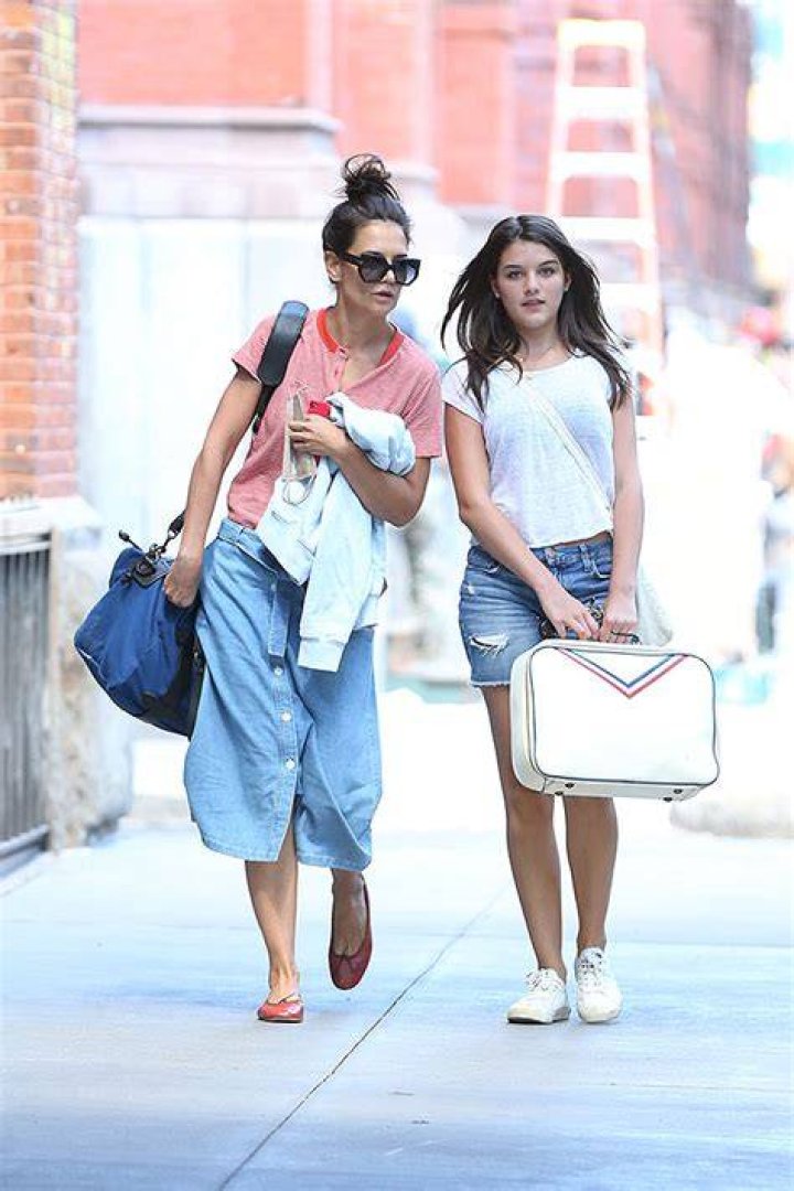 Katie Holmes & Sure Cruise go for a walk in NYC