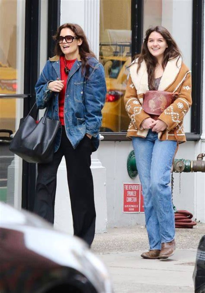 Katie Holmes & Suri Cruise walk in a parking lot