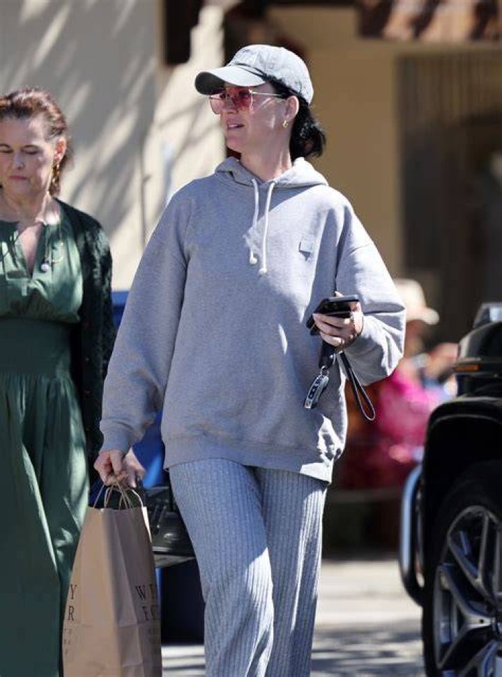 Katy Perry At A Shopping Center In Santa Barbara
