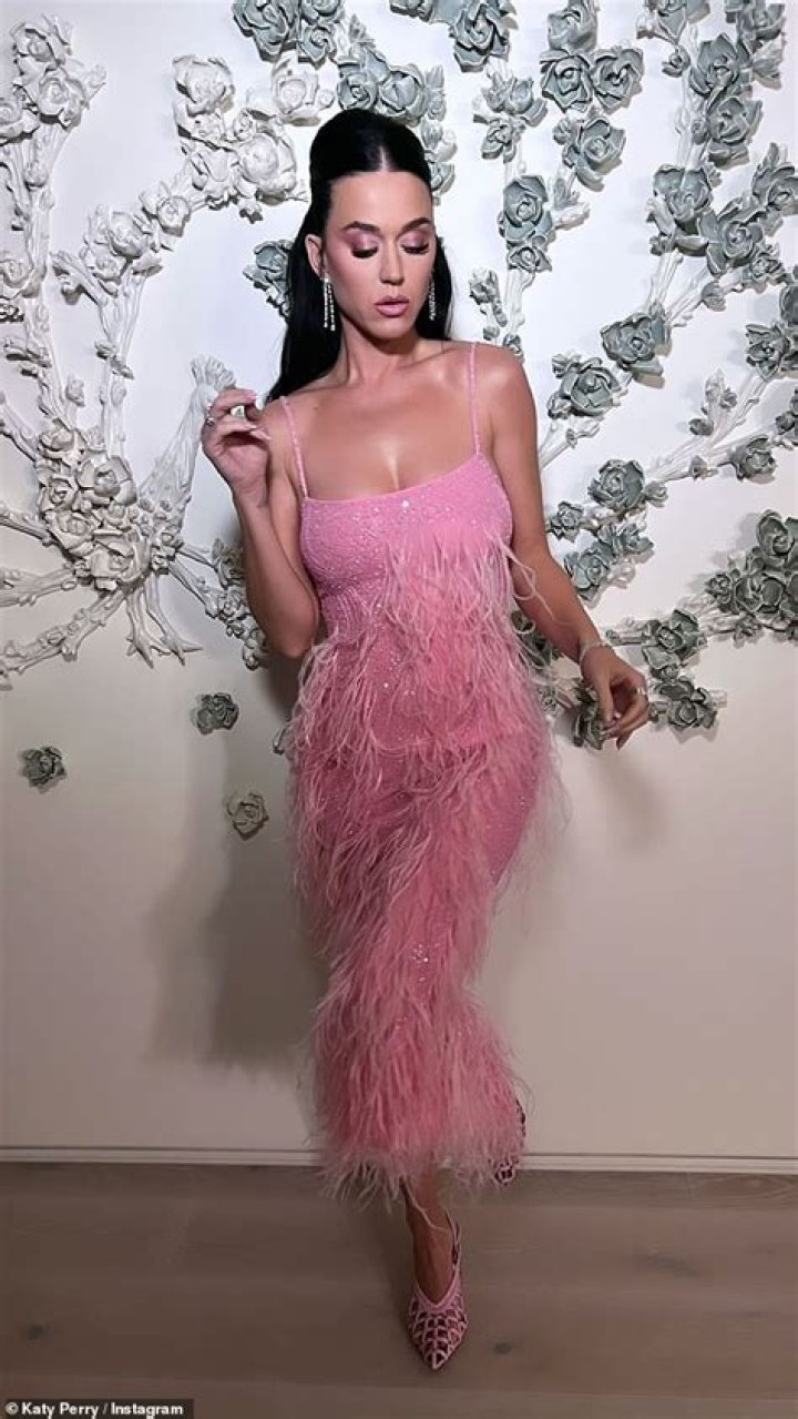 Katy Perry Rocks Pink Dress On &lsquo;American Idol&rsquo;