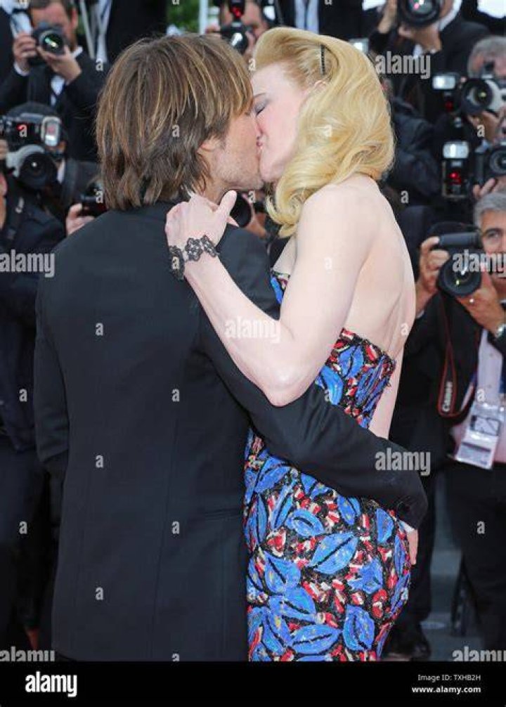 Keith Urban Nicole Kidman Kissing