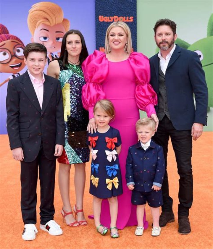 Kelly Clarkson and family