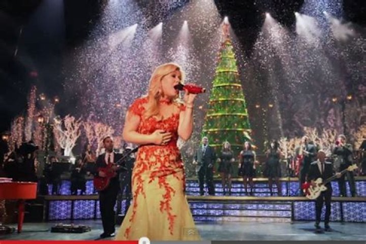 kelly-clarkson-christmas-special-ftr