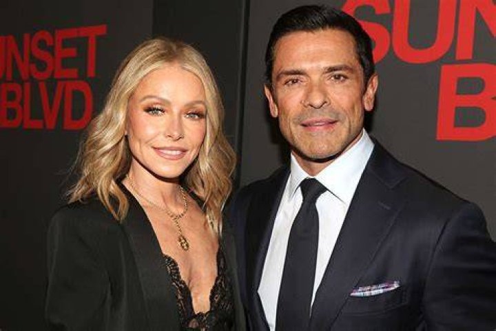 Kelly Ripa and husband Mark Consuelos at the Manhattan nightclub debut of Susan Lucci and the opening of the fall season at Feinstein's At The Regency in New York City on October 2, 2001.Manhattan, New YorkPhoto&reg; Matt Baron/BEI'The Late Show with David Letterman' TV show, New York, USA - 11 Oct 2001beimb100201_038