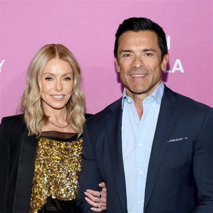 kelly ripa mark naked