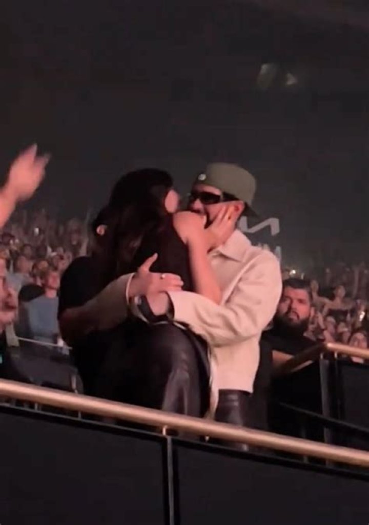 kendall bad bunny kiss