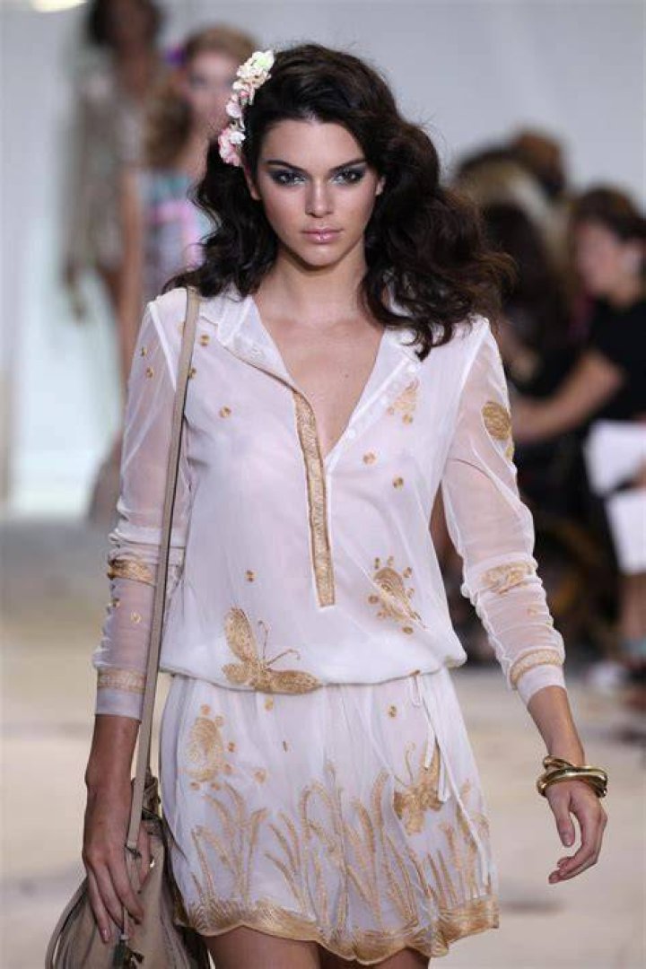 kendall-jenner-dvf-nyfw-2015-fall-gty-3