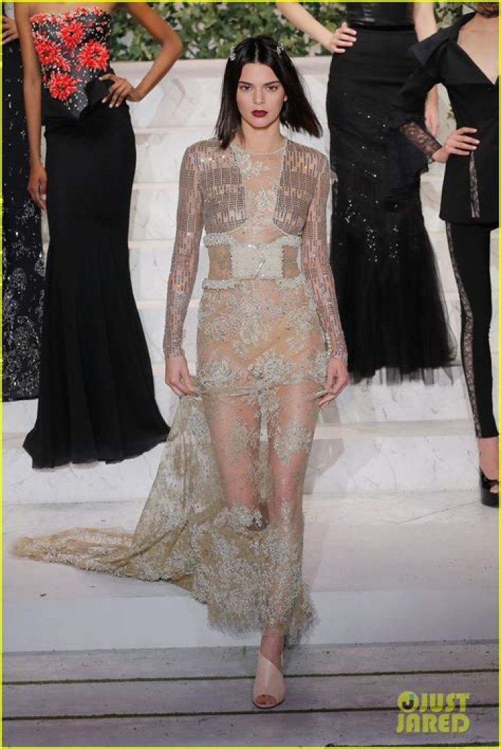 kendall-jenner-la-perla-nyfw-fall-2017