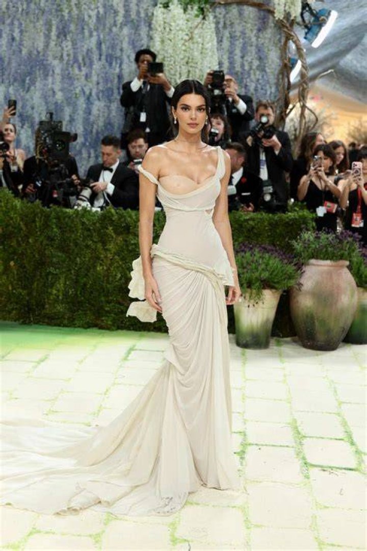 kendall-jenner-red-carpet-gallery