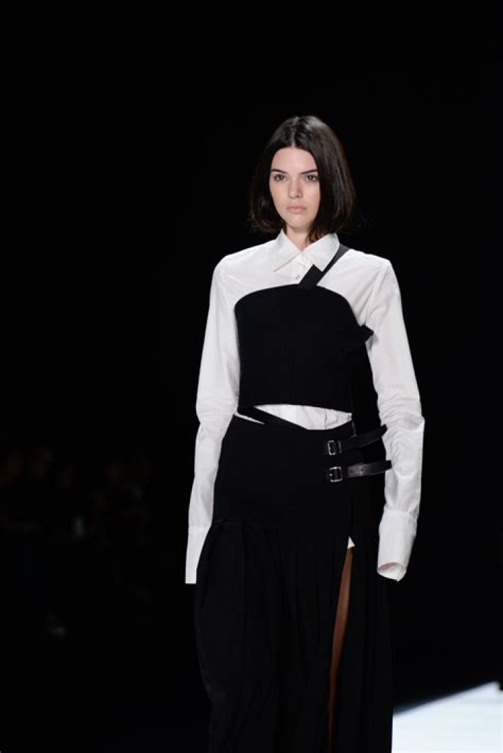 kendall-jenner-vera-wang-nyfw-fall-2016-rex