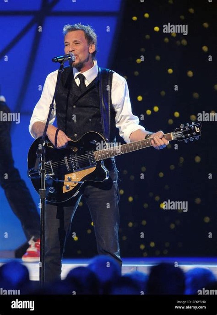 Kenny Loggins Performs the CMA Awards